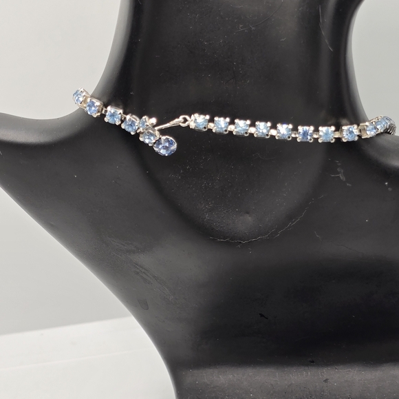 Vintage 1950's Blue AB and Rinestone Jewelry Set of 5. - Picture 6 of 8
